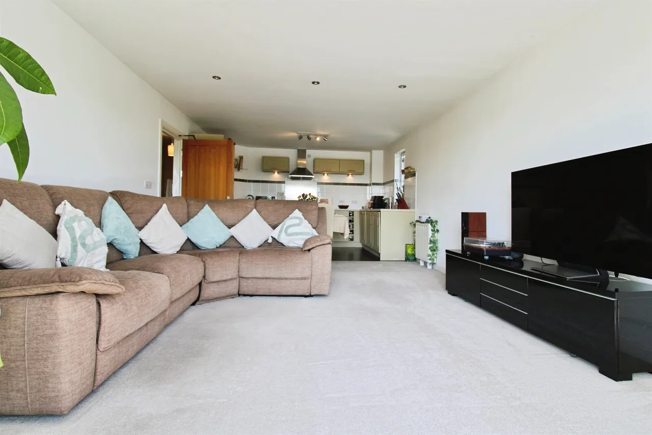 Jim Driscoll Way, Cardiff, CF11, photo 4