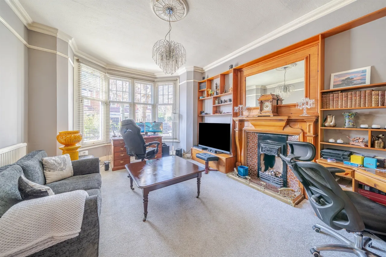Collingwood Avenue, London, photo 3