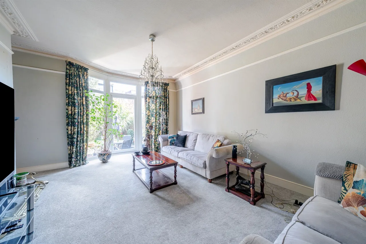 Collingwood Avenue, London, photo 7