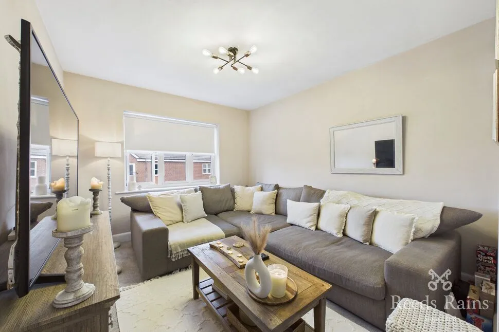 2 bed flat for sale — Scampston Drive, East Ardsley, West Yorkshire, WF3