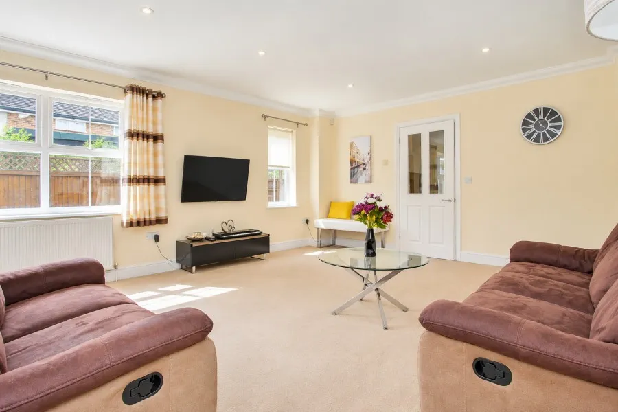 Well Lane, Woking, GU21, photo 3