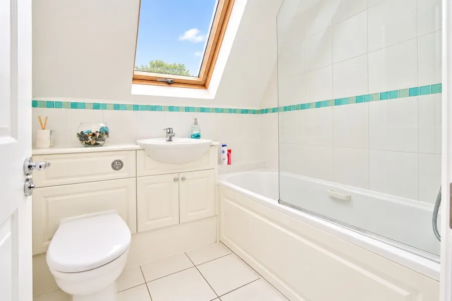 Well Lane, Woking, GU21, photo 10