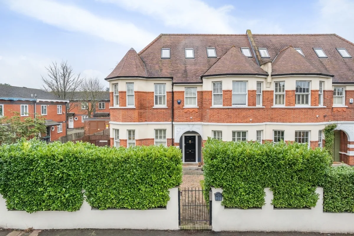 6 bed house to rent — Coppetts Road London N10