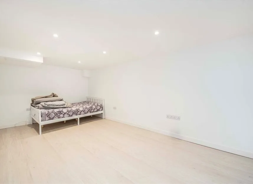 Vulcan Way, Islington, N7, photo 6
