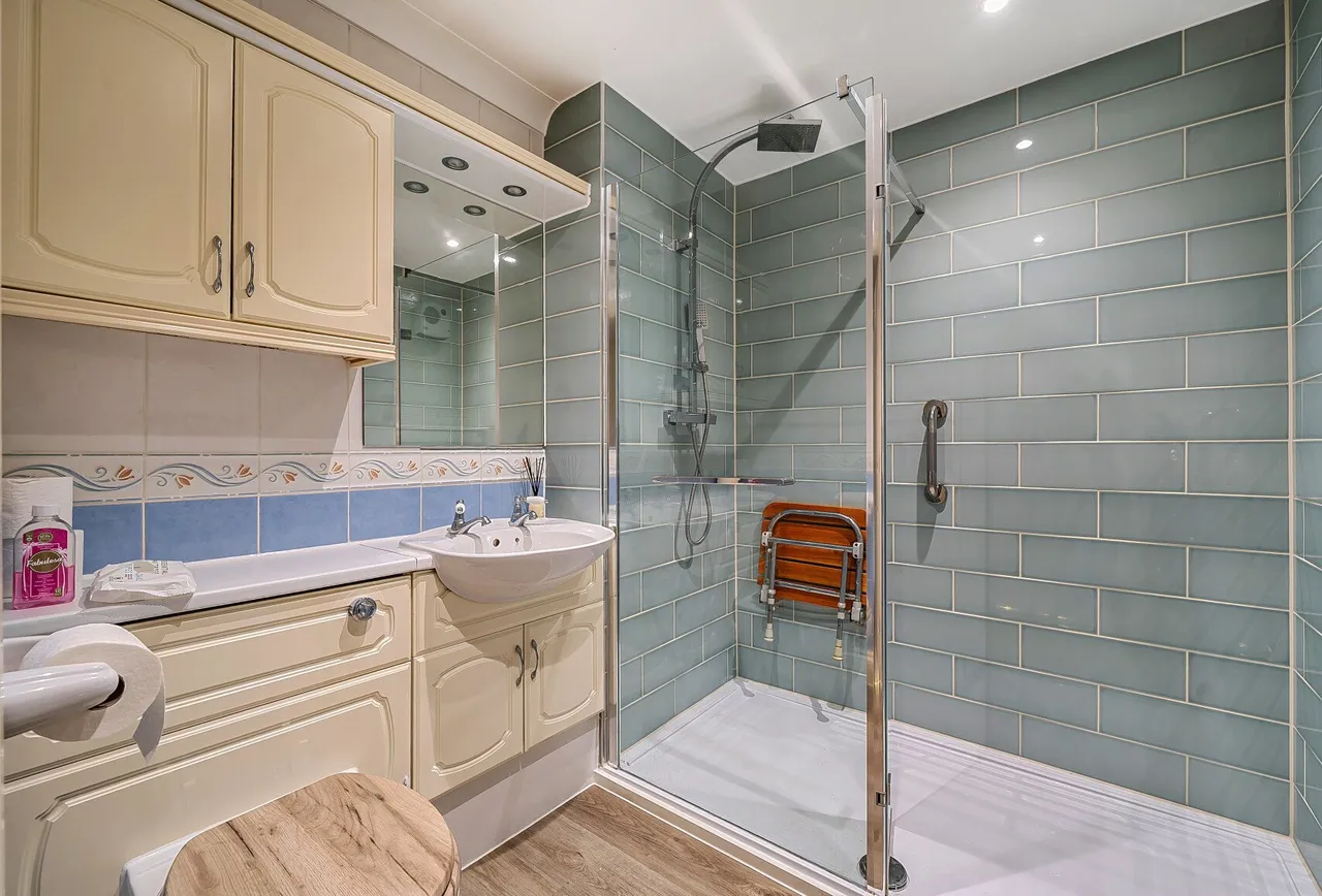 Commercial Street, Cheltenham, GL50 2AJ, photo 6