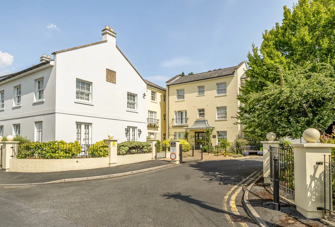 1 bed flat for sale — Commercial Street, Cheltenham, GL50 2AJ
