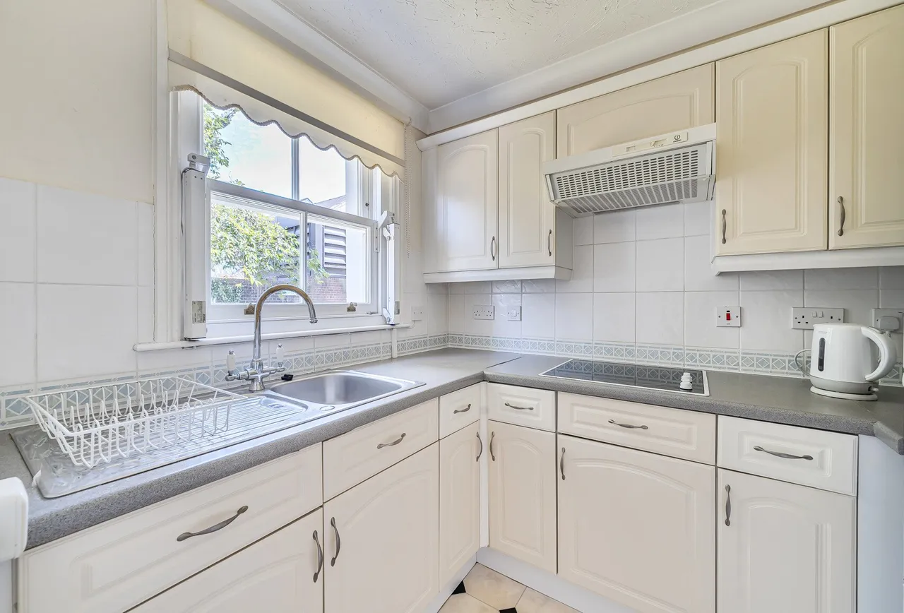 Commercial Street, Cheltenham, GL50 2AJ, photo 2