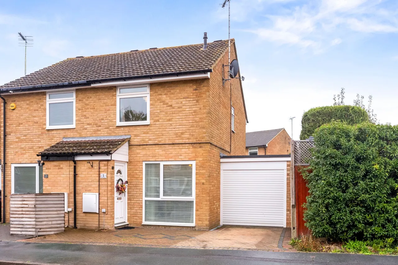 2 bed property for sale, Yarrow Close, Horsham, RH12