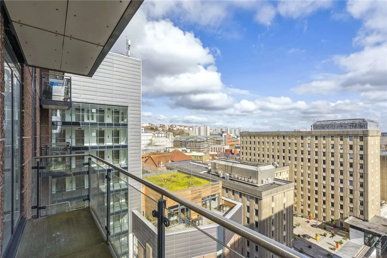 2 bed flat for sale, Number One Building, Bristol City Centre, BS1