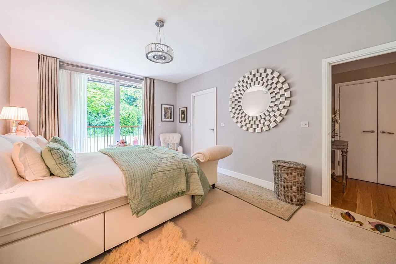 Cliveden Gages, Taplow, SL6, photo 20