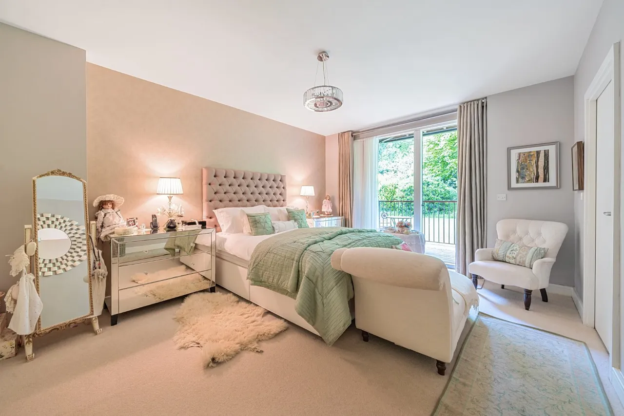 Cliveden Gages, Taplow, SL6, photo 5
