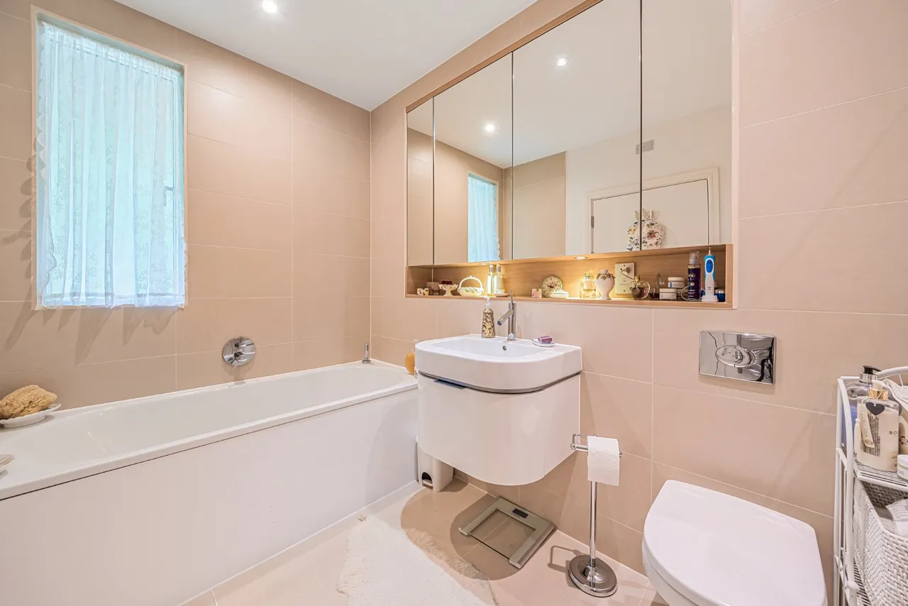Cliveden Gages, Taplow, SL6, photo 12