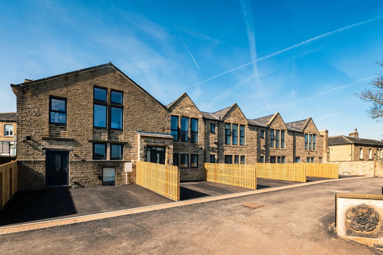 4 bed house for sale, Schoolyard Gardens, HD6