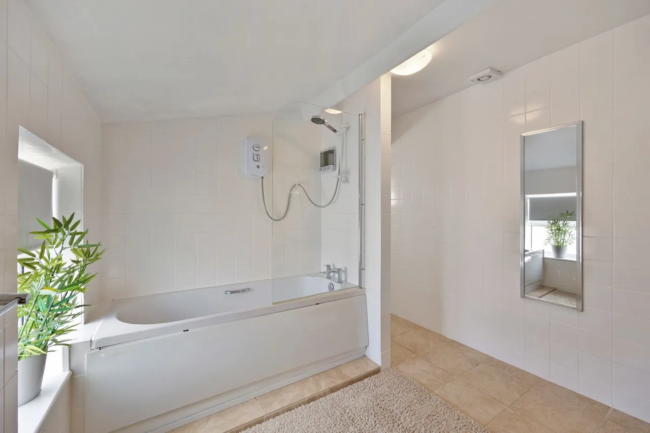 Modern Three Bedroom Cottage in Watton, photo 11
