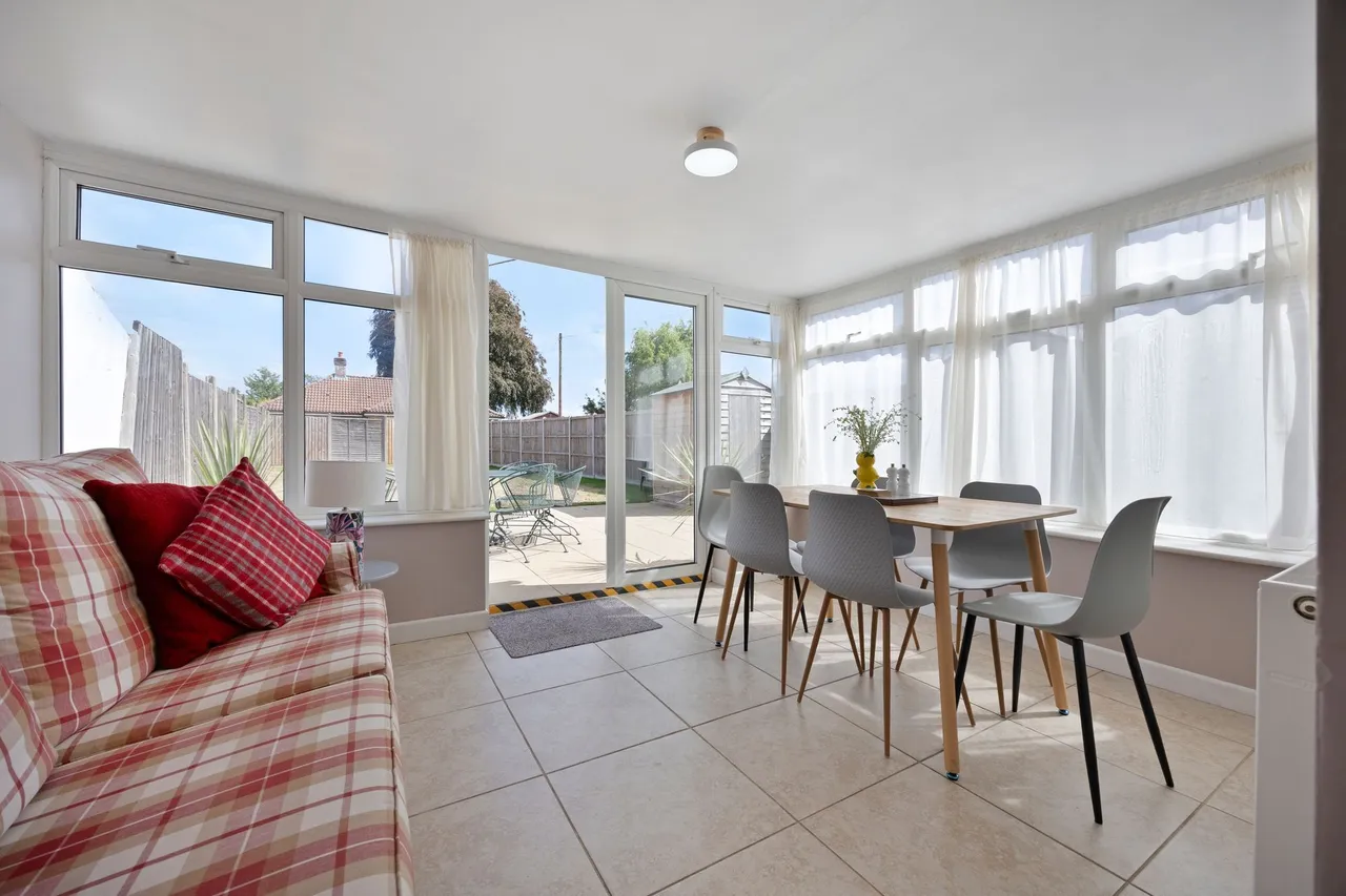 Modern Three Bedroom Cottage in Watton, photo 4