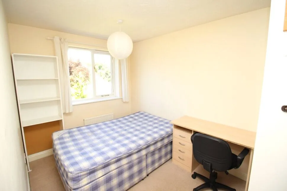 Nightingale Shott, Egham, Surrey, TW20, photo 8
