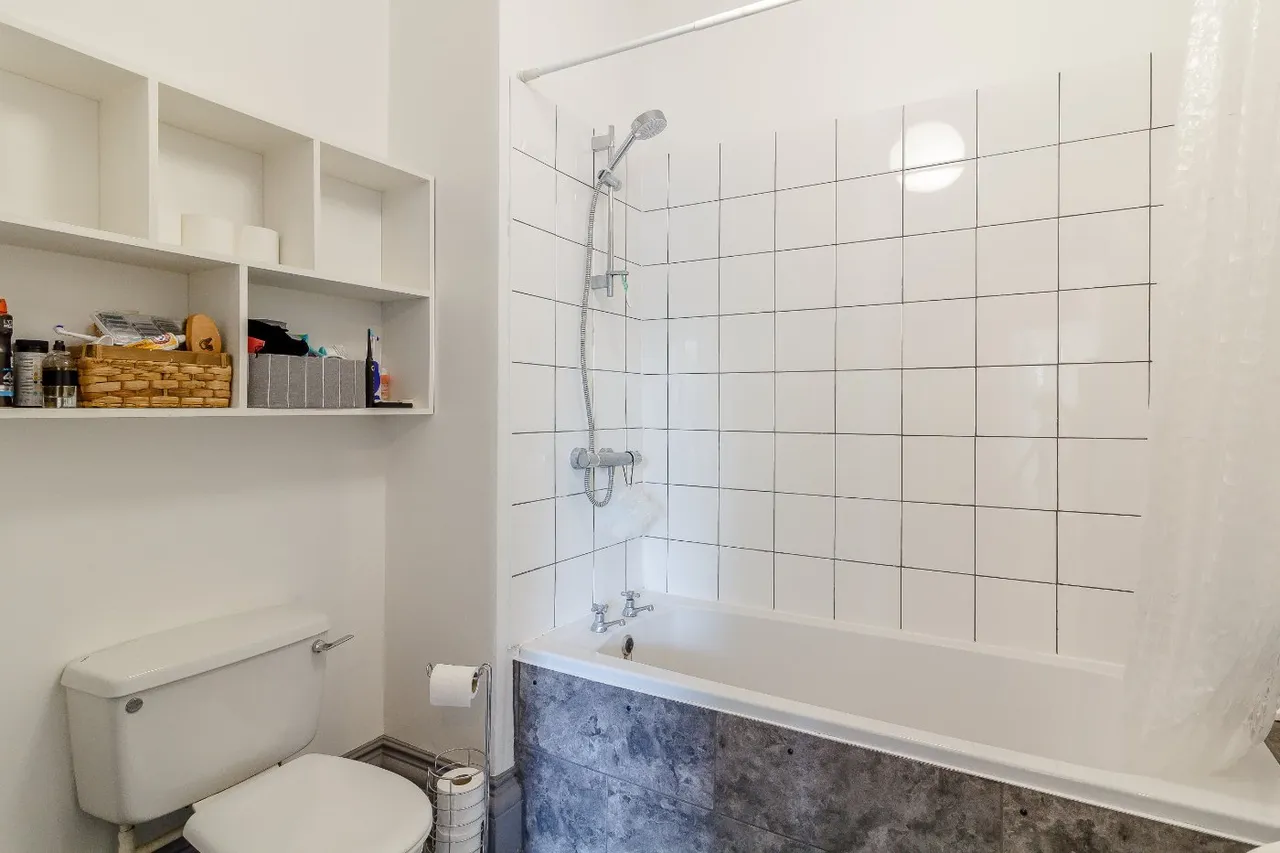 Hewlett Road, Cheltenham, GL52, photo 5