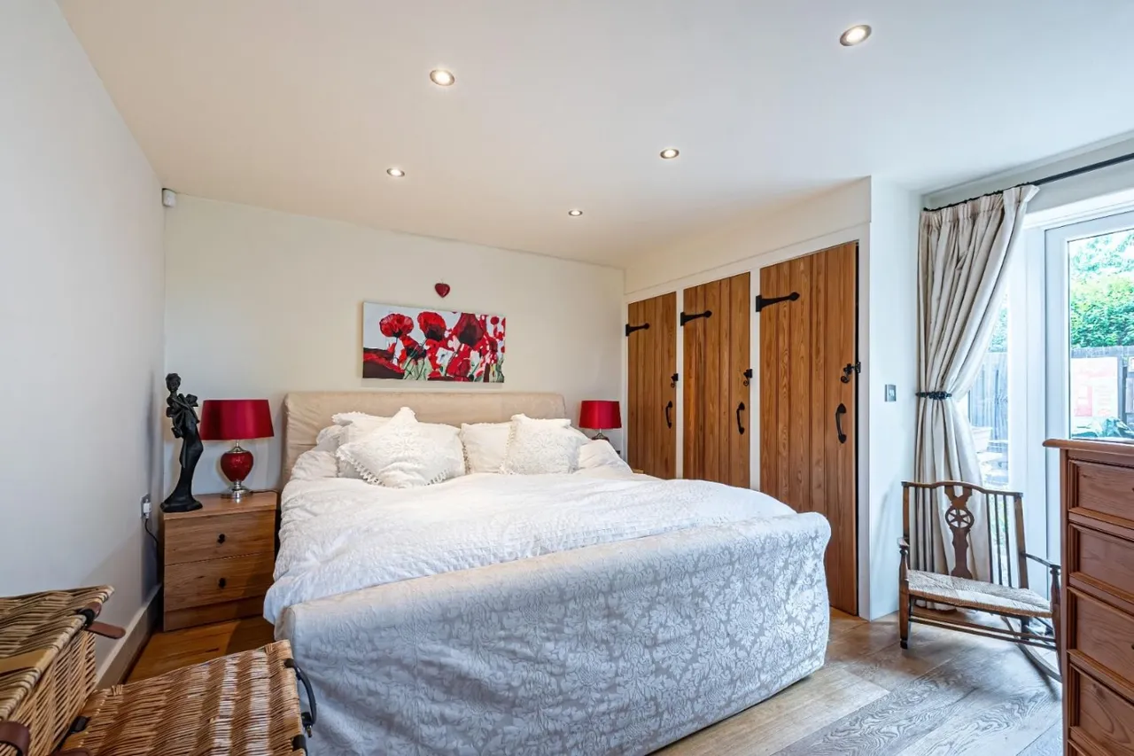 The Shire House, Rowden Farm Barns, LU7, photo 8