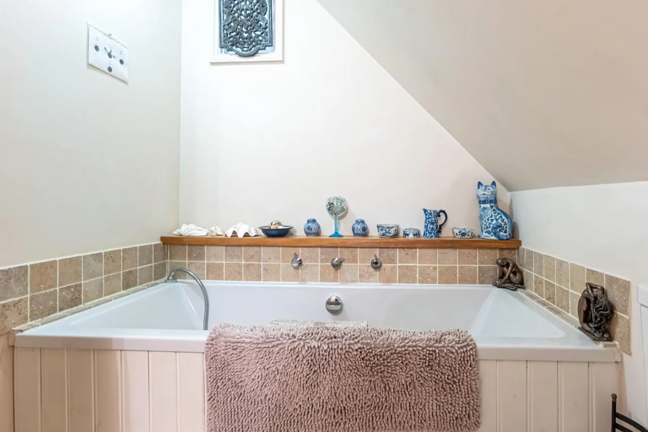 The Shire House, Rowden Farm Barns, LU7, photo 18