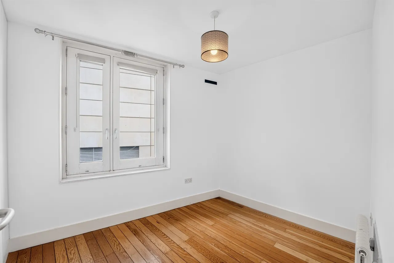 Garratt Lane, London, SW18, photo 6