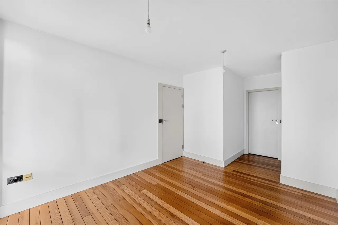Garratt Lane, London, SW18, photo 14