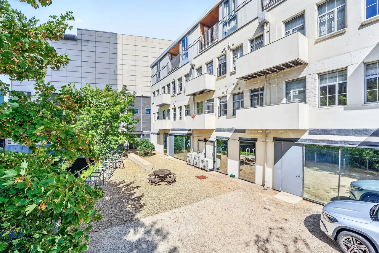 Garratt Lane, London, SW18, photo 12
