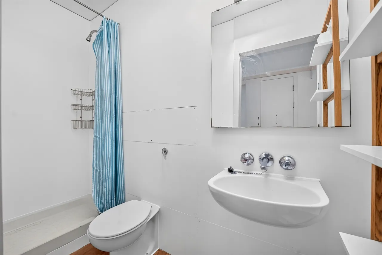 Garratt Lane, London, SW18, photo 8