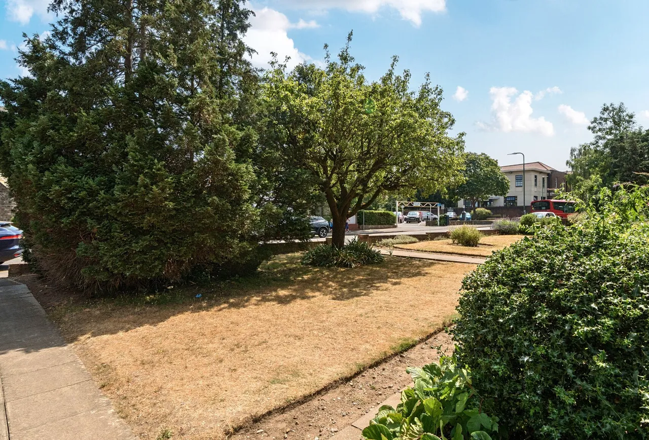 Embassy Court, Shotfield, SM6 0JB, photo 9