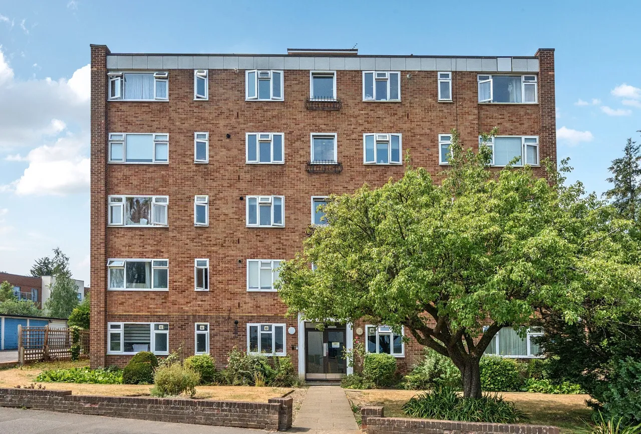 2 bed flat for sale — Embassy Court, Shotfield, SM6 0JB