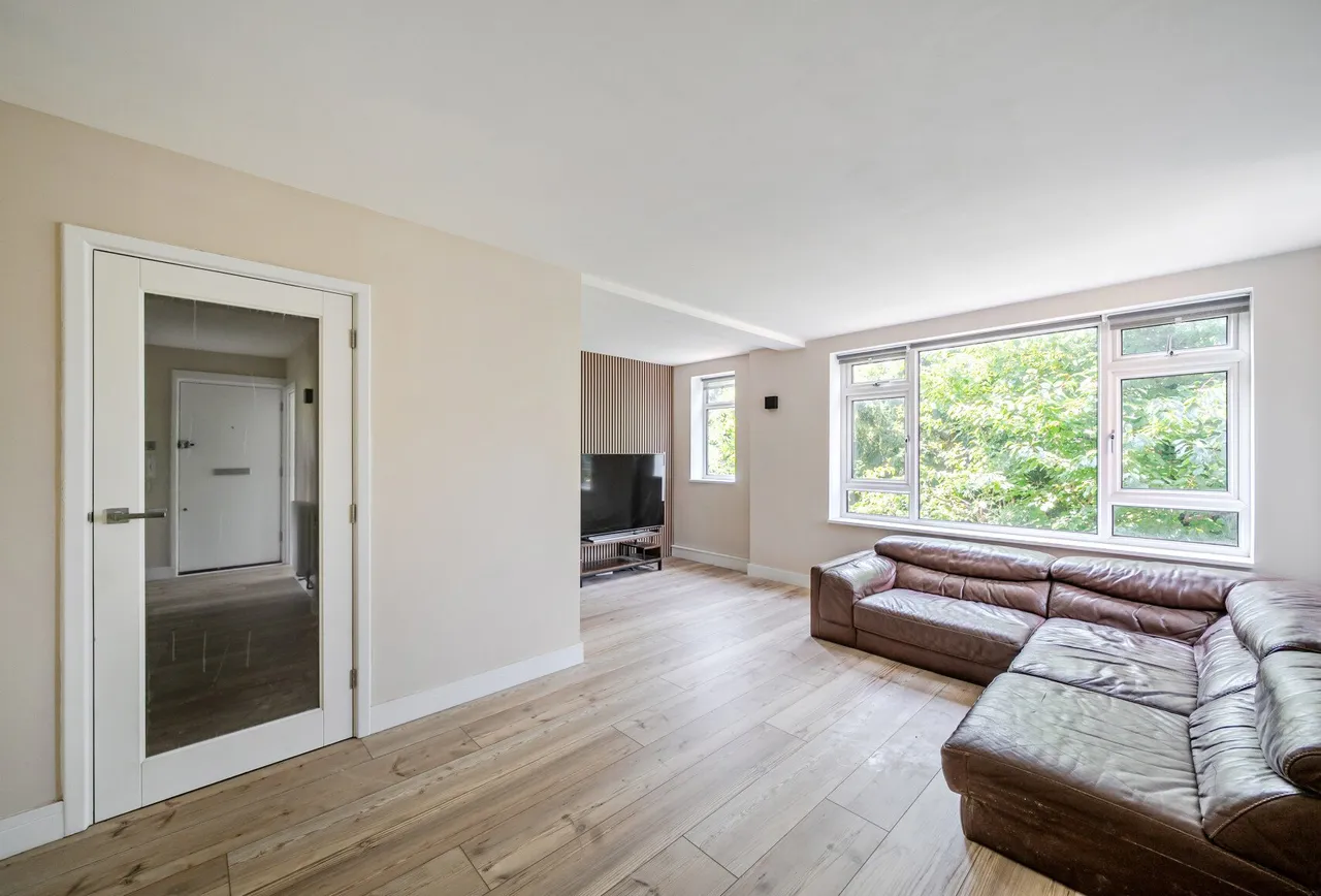 Embassy Court, Shotfield, SM6 0JB, photo 2