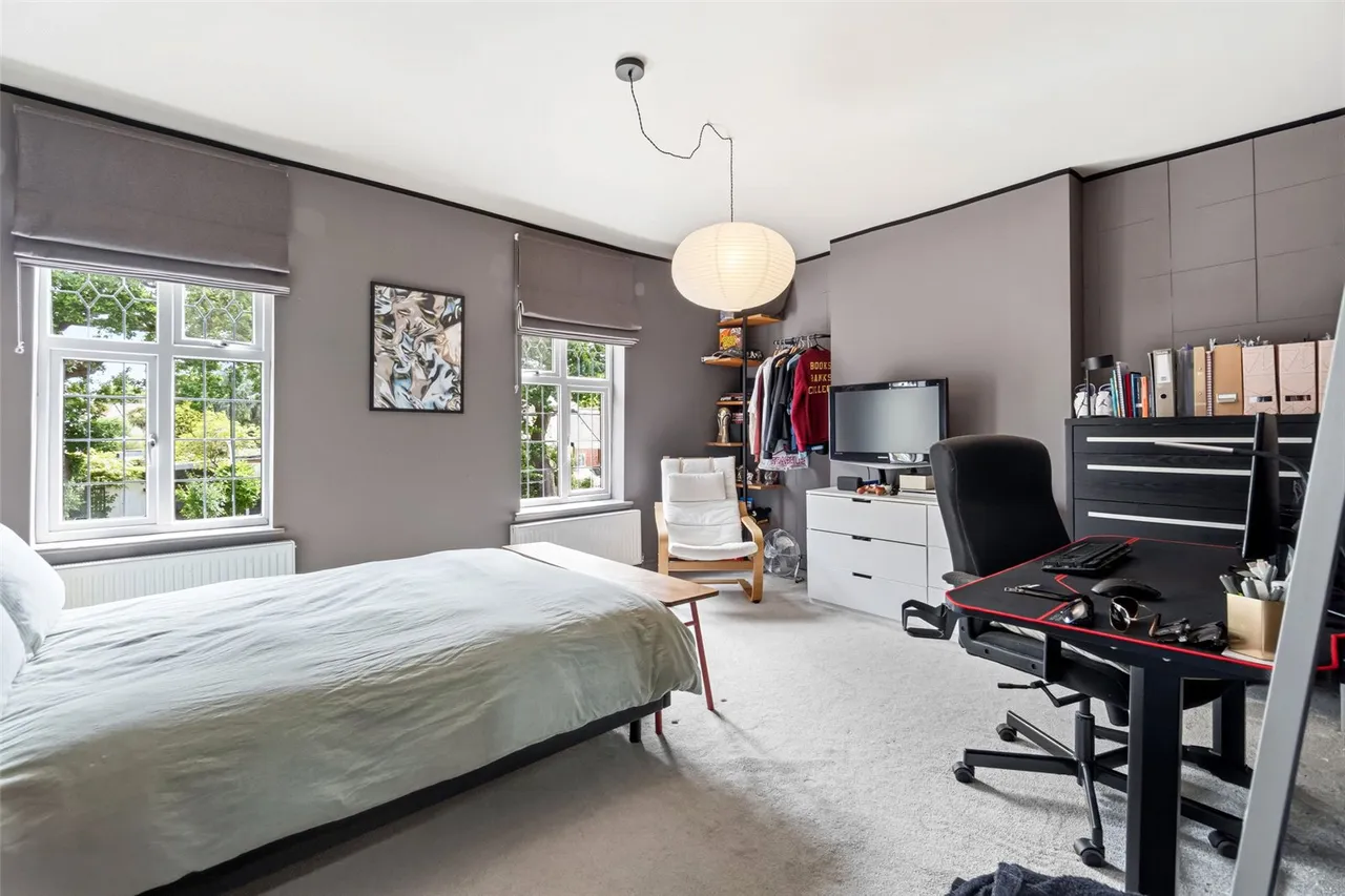 Oak Avenue, Hampton, TW12 3NR, photo 11