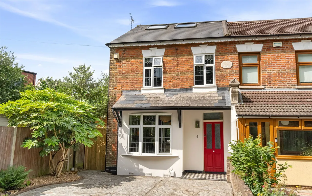 3 bed house for sale — Oak Avenue, Hampton, TW12 3NR