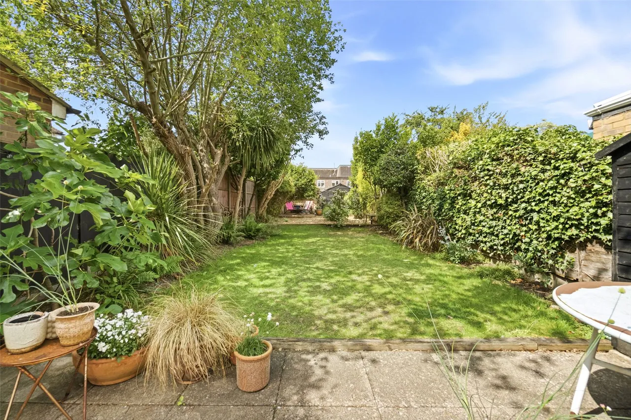 Oak Avenue, Hampton, TW12 3NR, photo 2