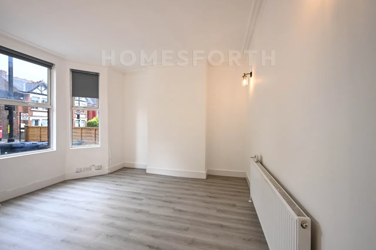 Greenford Avenue, Greenford, W7, photo 2