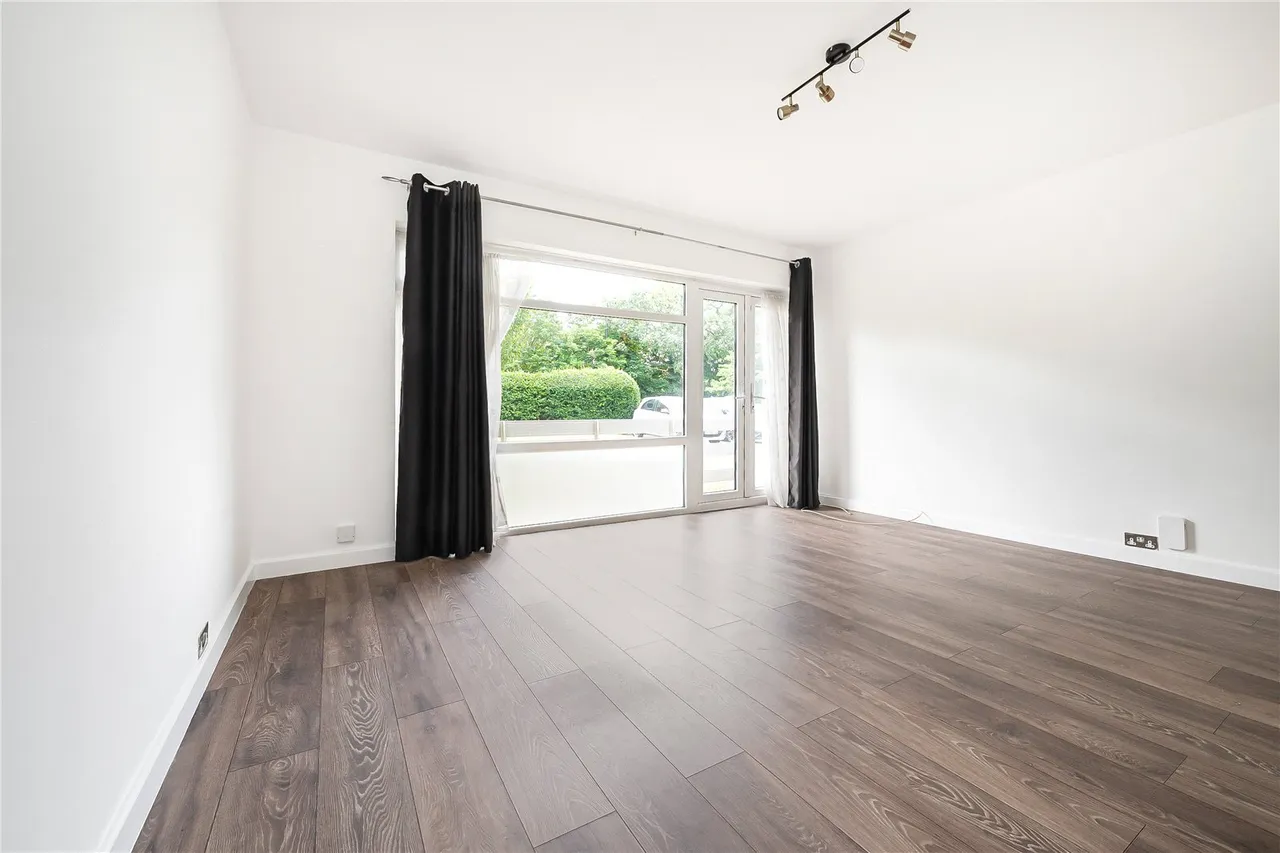 Staines Road, Twickenham, TW2, photo 3