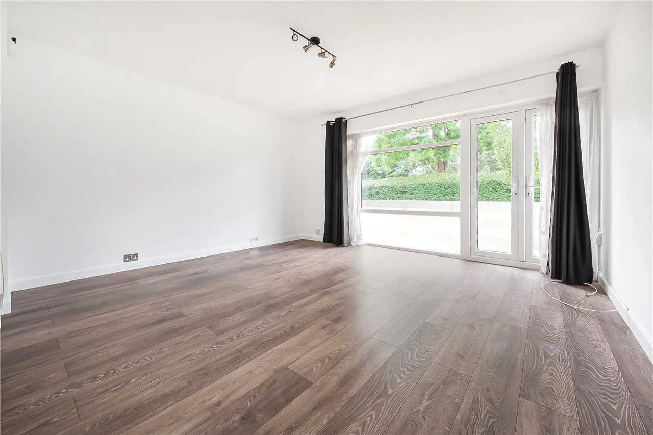 Staines Road, Twickenham, TW2, photo 2