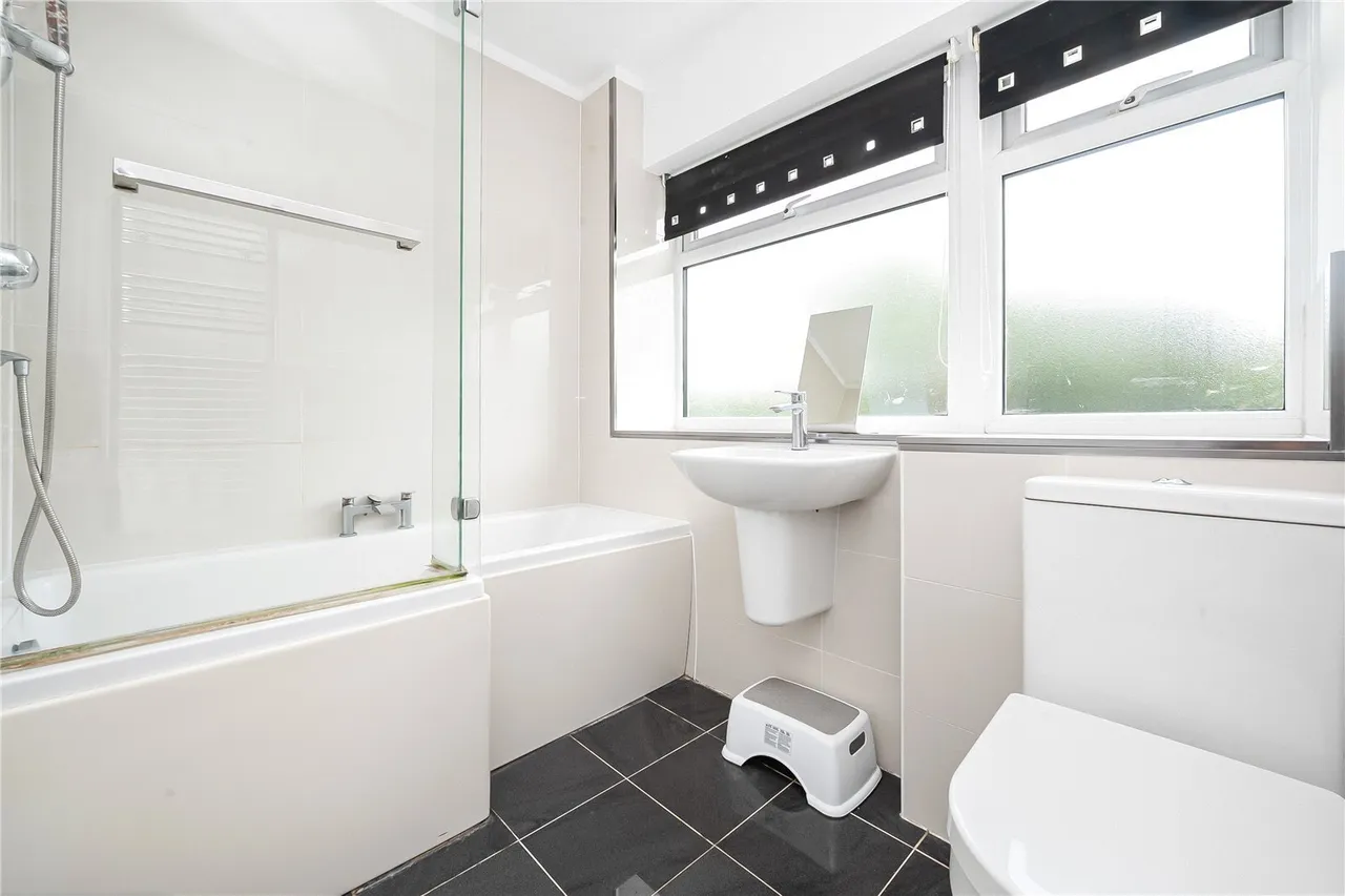 Staines Road, Twickenham, TW2, photo 11