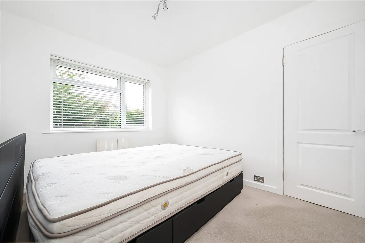 Staines Road, Twickenham, TW2, photo 9