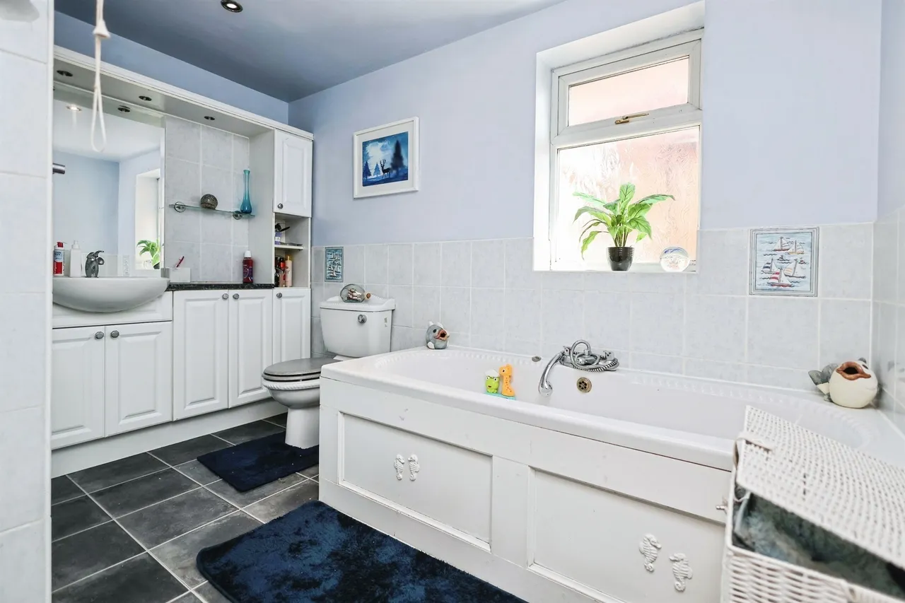 Wells Green Road, Solihull, B92, photo 13