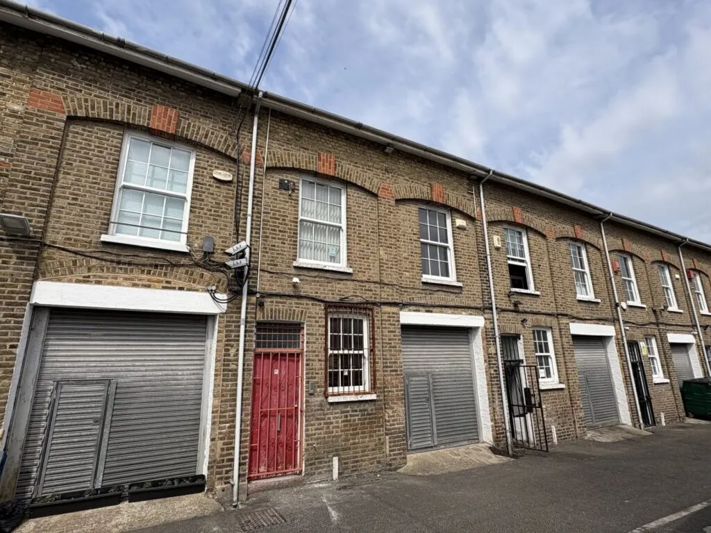 property to rent — Southbrook Road - Lee - London - SE12