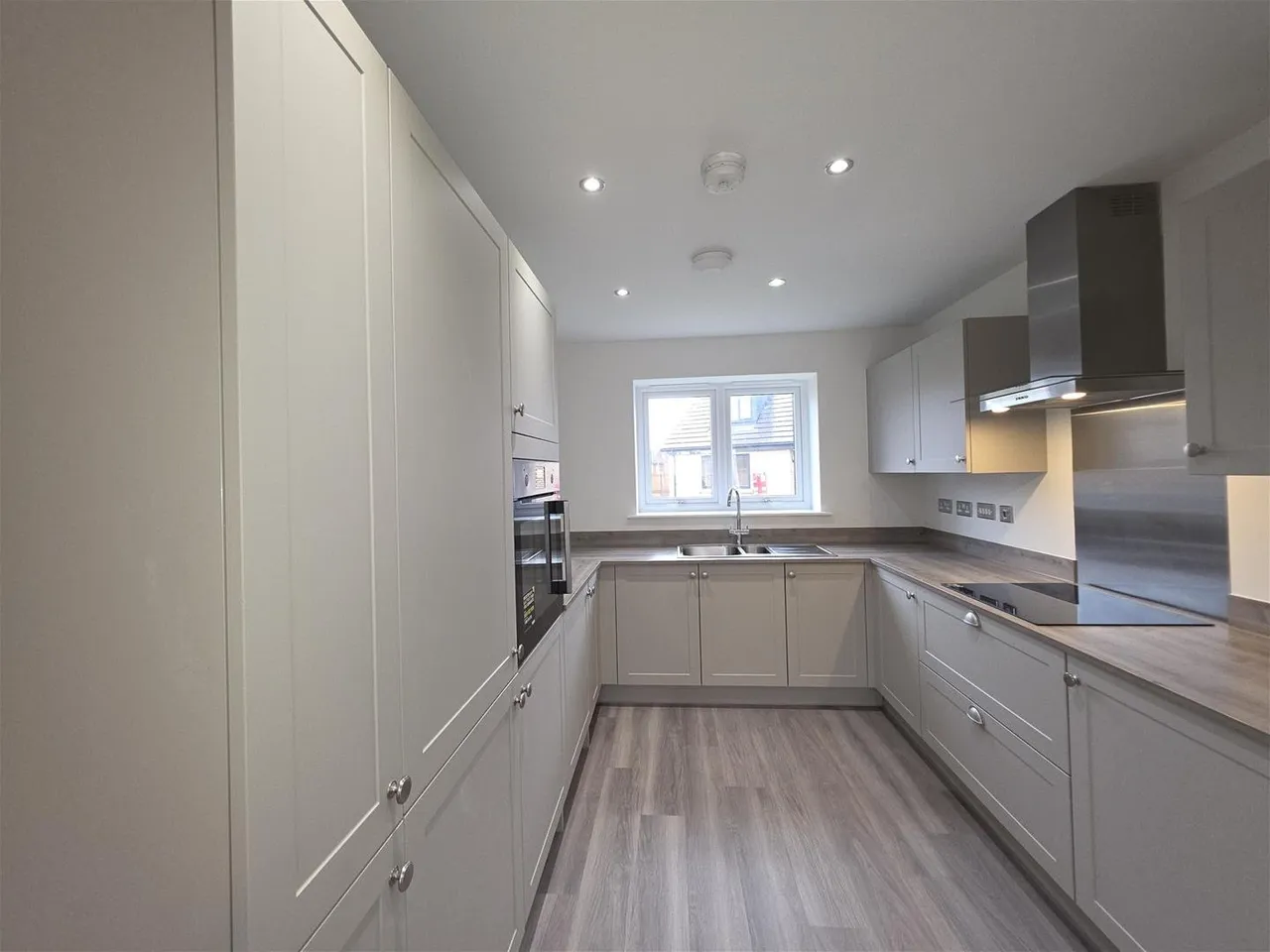Heather Pastures Eastfield, Scarborough YO11 3YH, photo 5