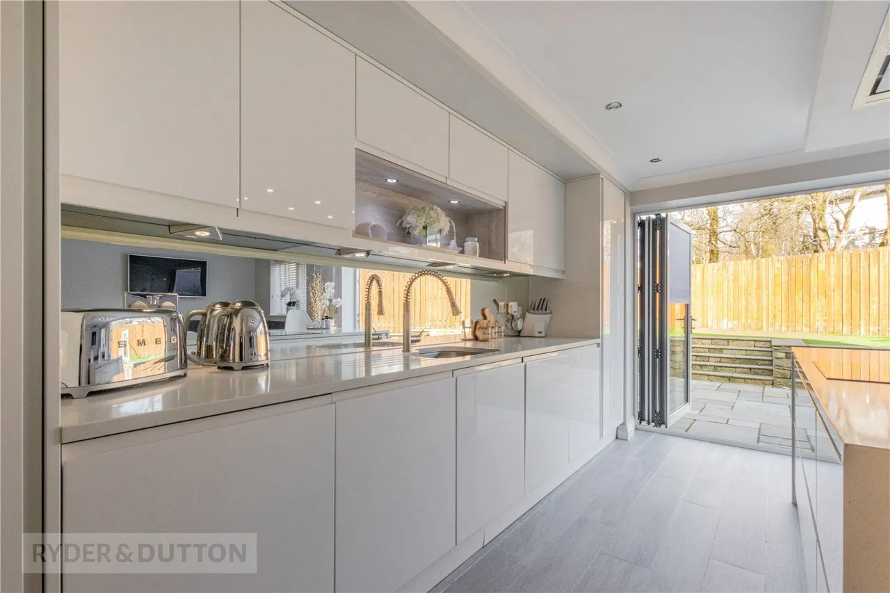 Church Grove, Leeside, OL3, photo 11