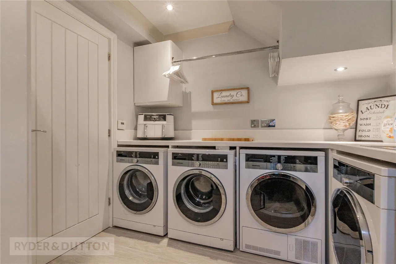 Church Grove, Leeside, OL3, photo 20