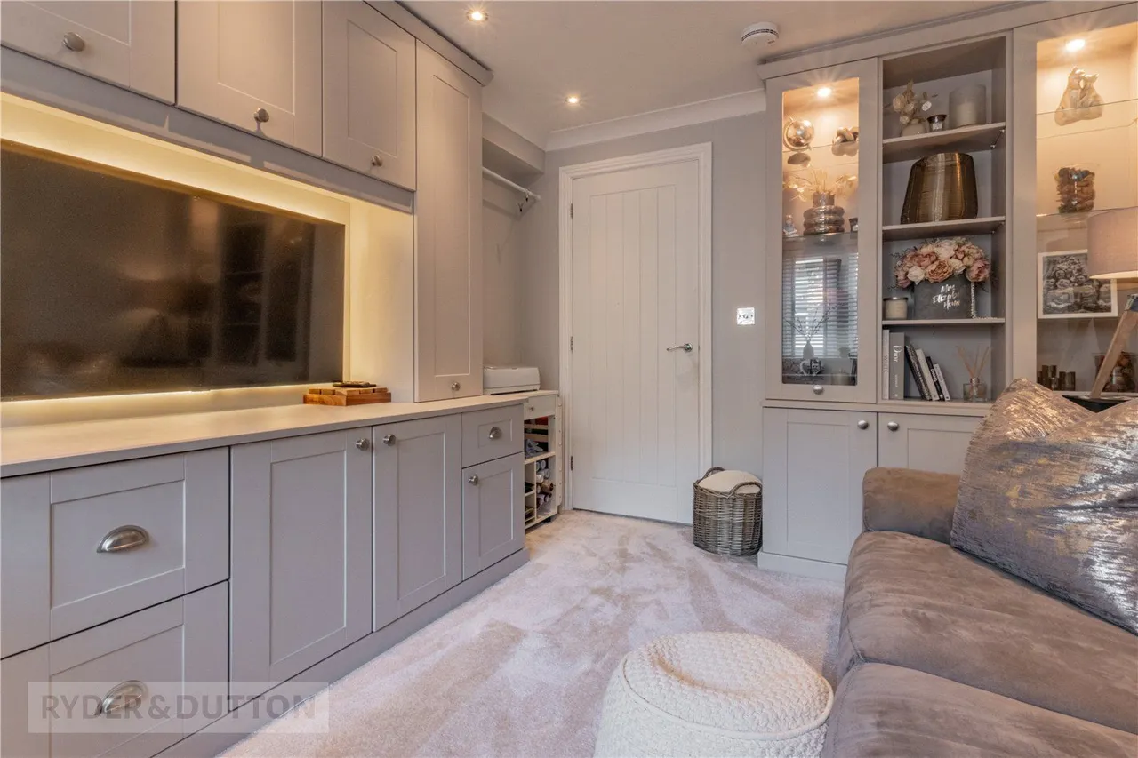 Church Grove, Leeside, OL3, photo 24