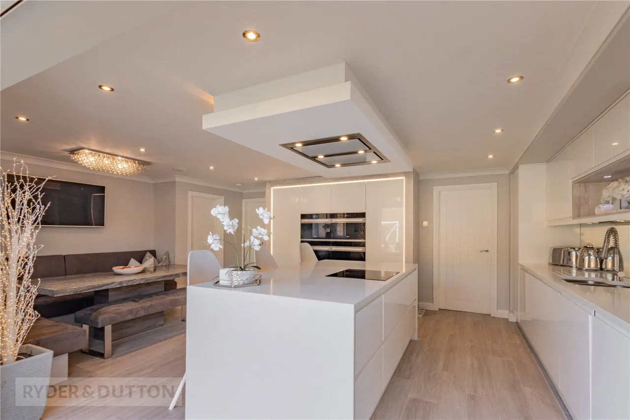 Church Grove, Leeside, OL3, photo 15