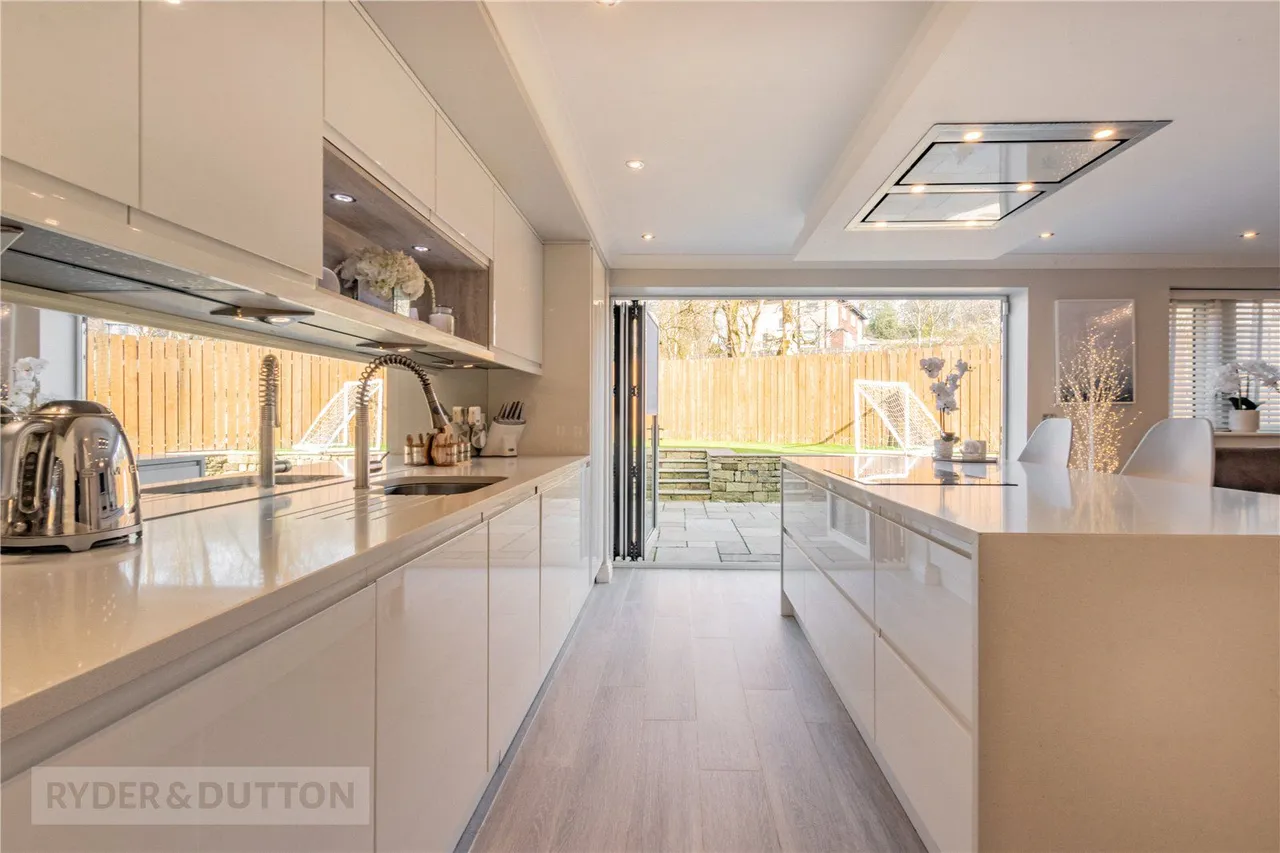 Church Grove, Leeside, OL3, photo 16
