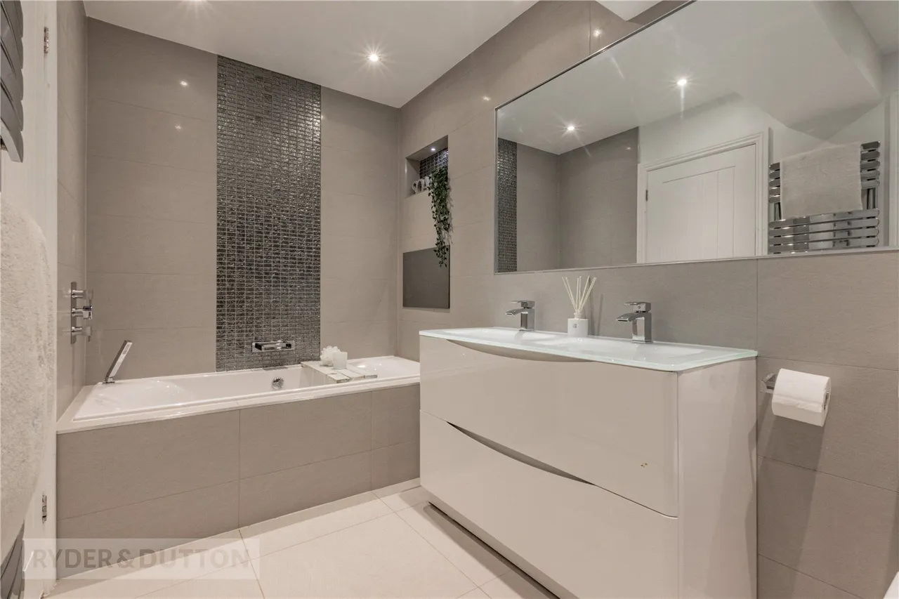 Church Grove, Leeside, OL3, photo 38