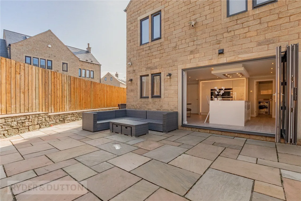 Church Grove, Leeside, OL3, photo 54
