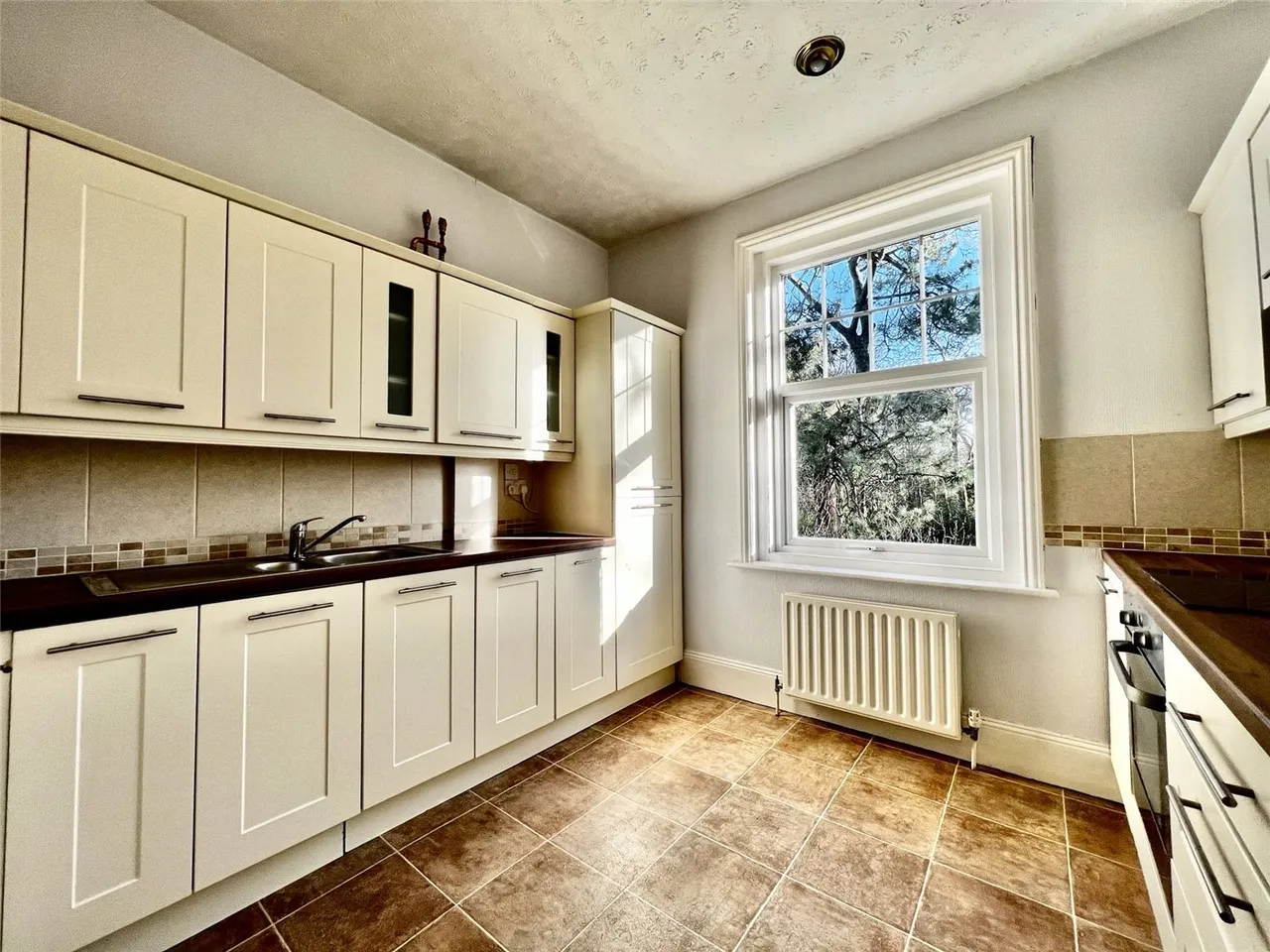 3 bed flat to rent — Kings Crescent, Lower Parkstone, Poole, Dorset, BH14