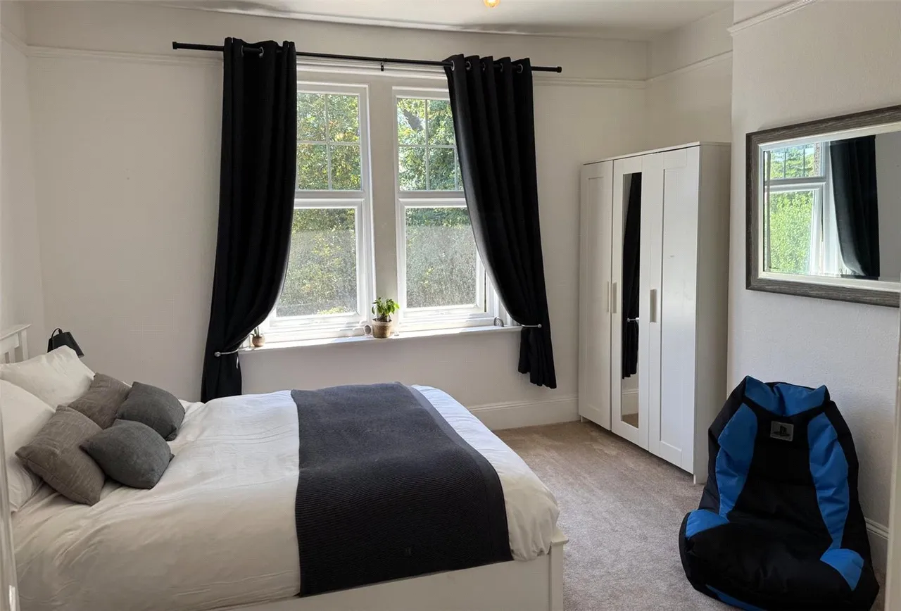Kings Crescent, Lower Parkstone, Poole, Dorset, BH14, photo 5